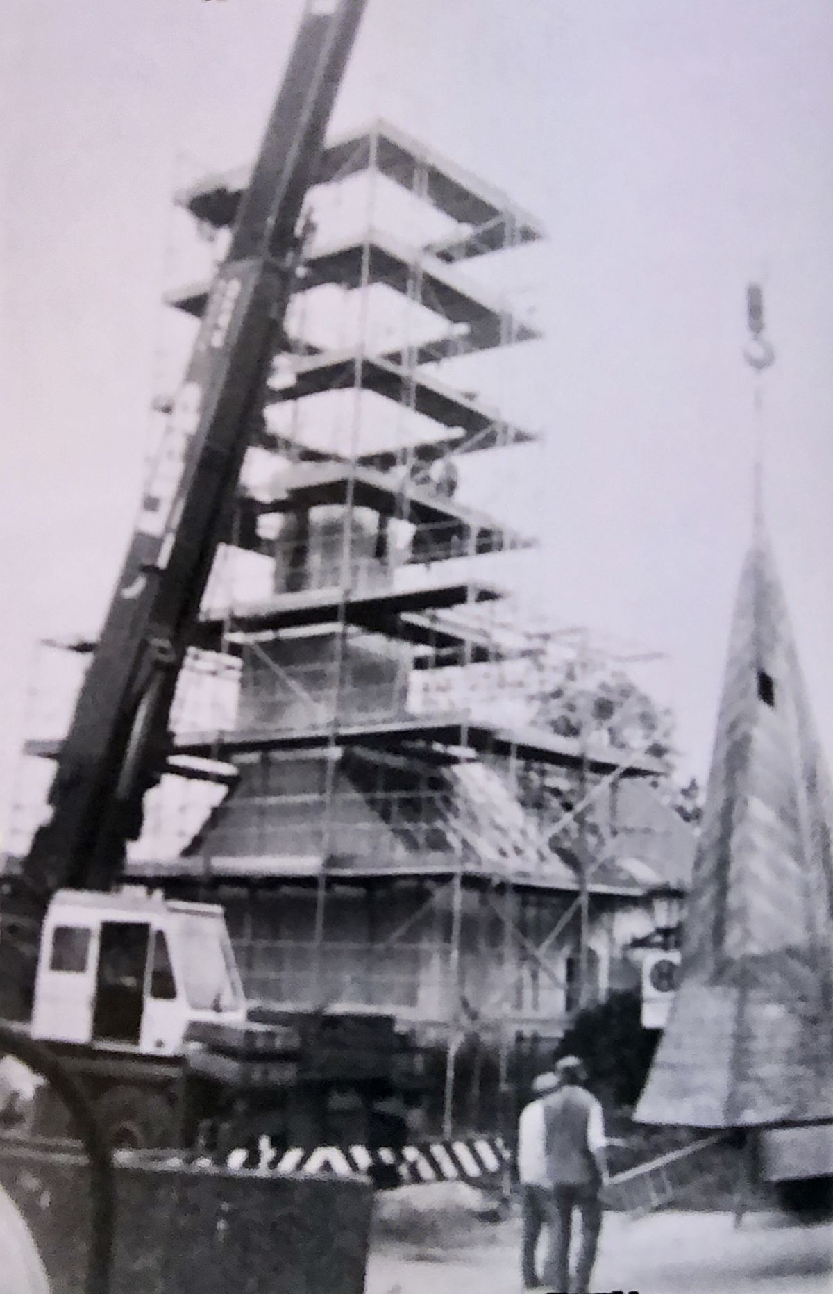 Abbau der Turmspitze bei der Renovierung