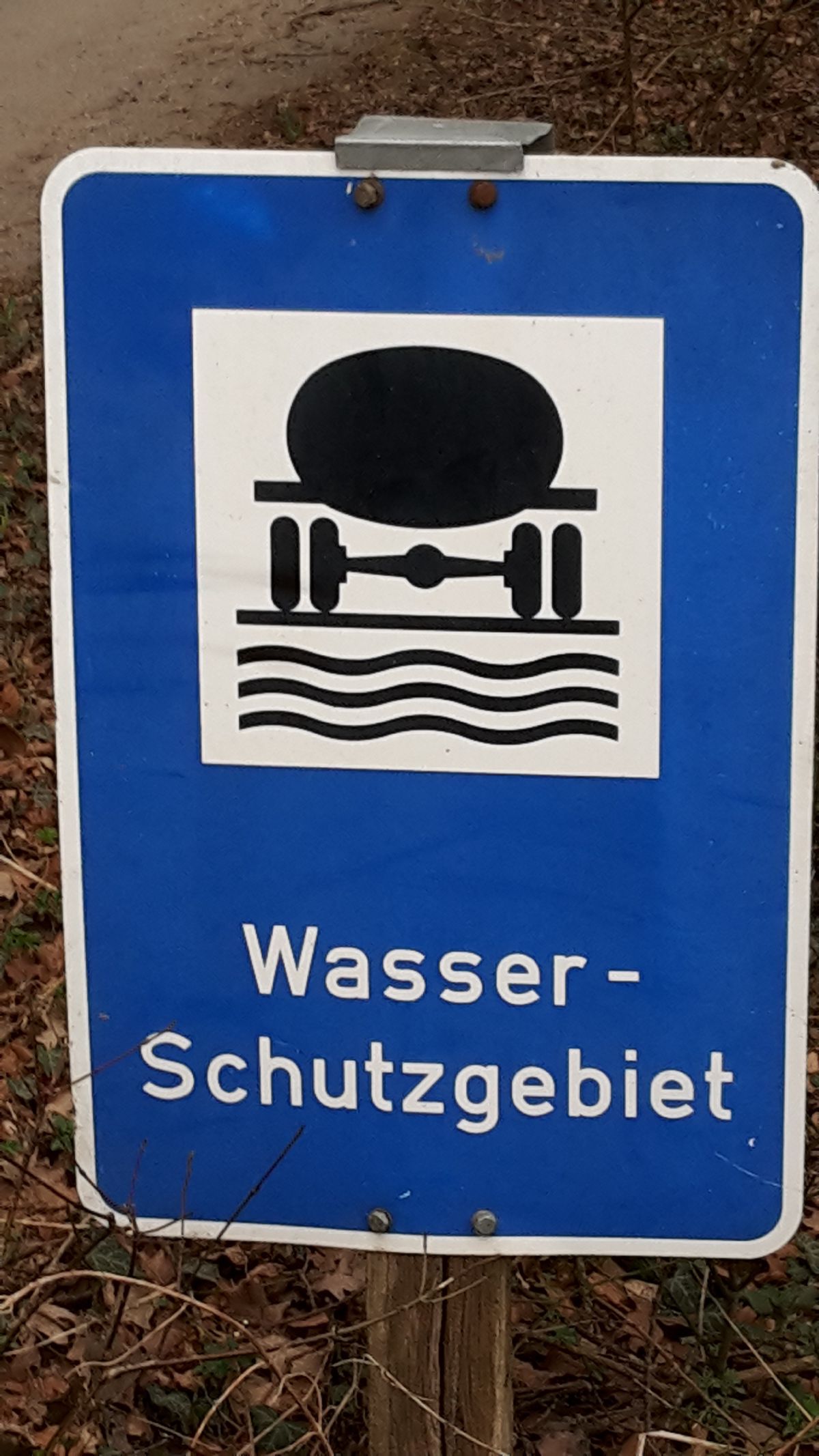 Wasserschutzgebiet-Schild bei Sindlhausen
