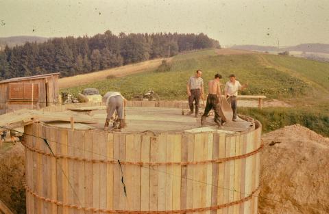 Dia vom Bau der Wasseranlage